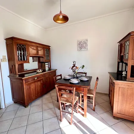 Sea View And Private Parking Apartmán