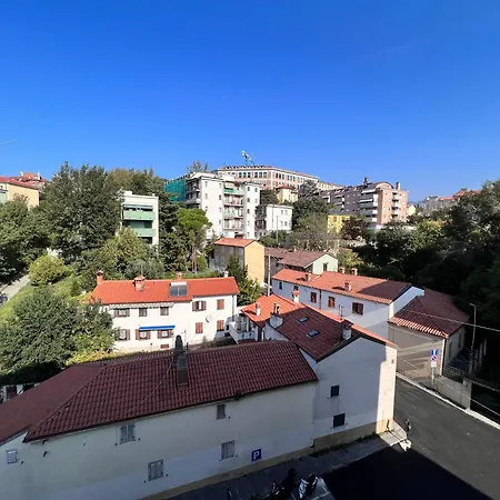 Sea View And Private Parking Apartmán *