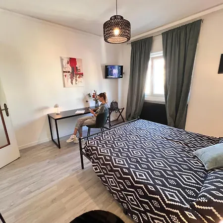Sea View And Private Parking Apartmán